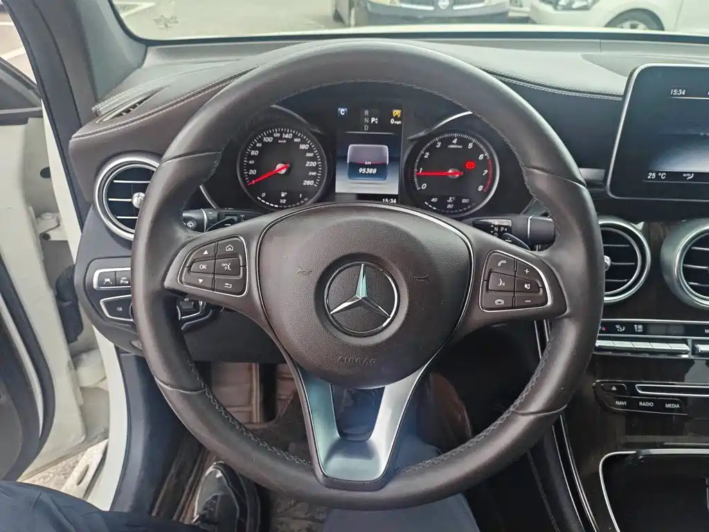 Mercedes-Benz GLC 2017 — фото 10