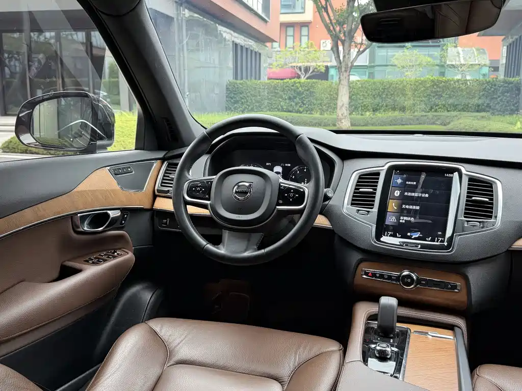 Volvo XC90 2022 — фото 15