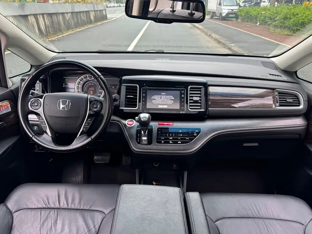 Honda Elysion 2017 — фото 15