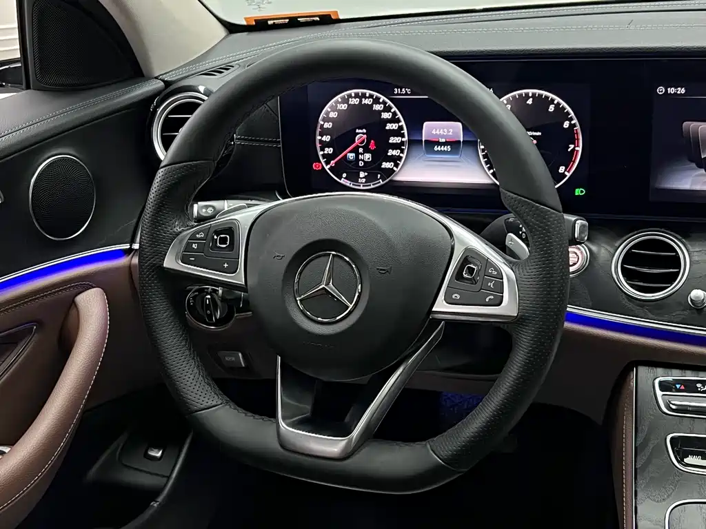 Mercedes-Benz E-Class 2017 — фото 29