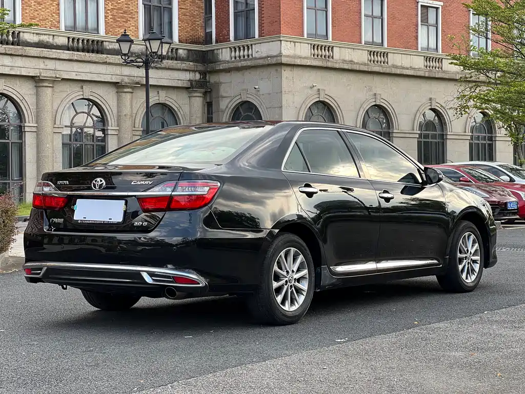Toyota Camry 2017 — фото 6