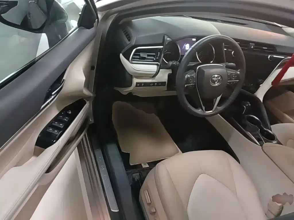 Toyota Camry 2020 — фото 16