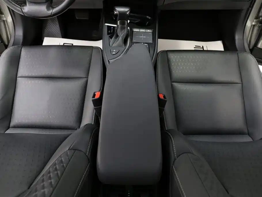 Lexus UX 2022 — фото 10