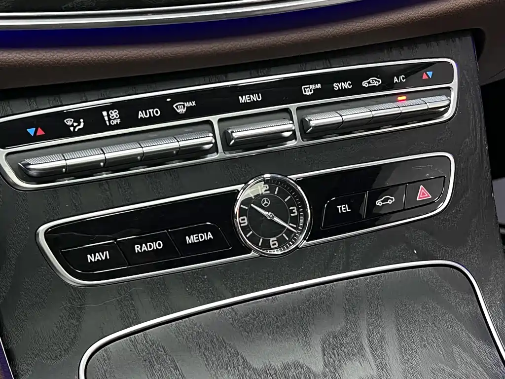Mercedes-Benz E-Class 2017 — фото 42