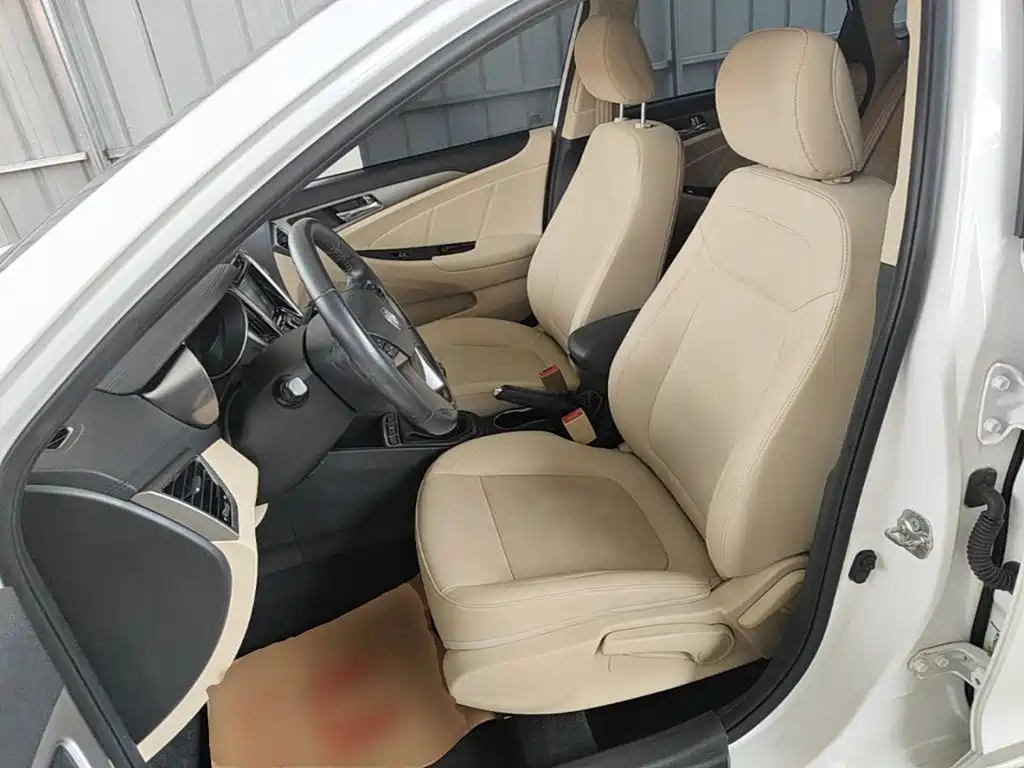 Changan Eado 2017 — фото 15