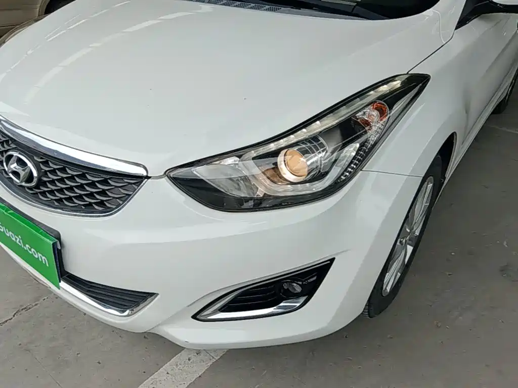 Hyundai Elantra 2016 — фото 24