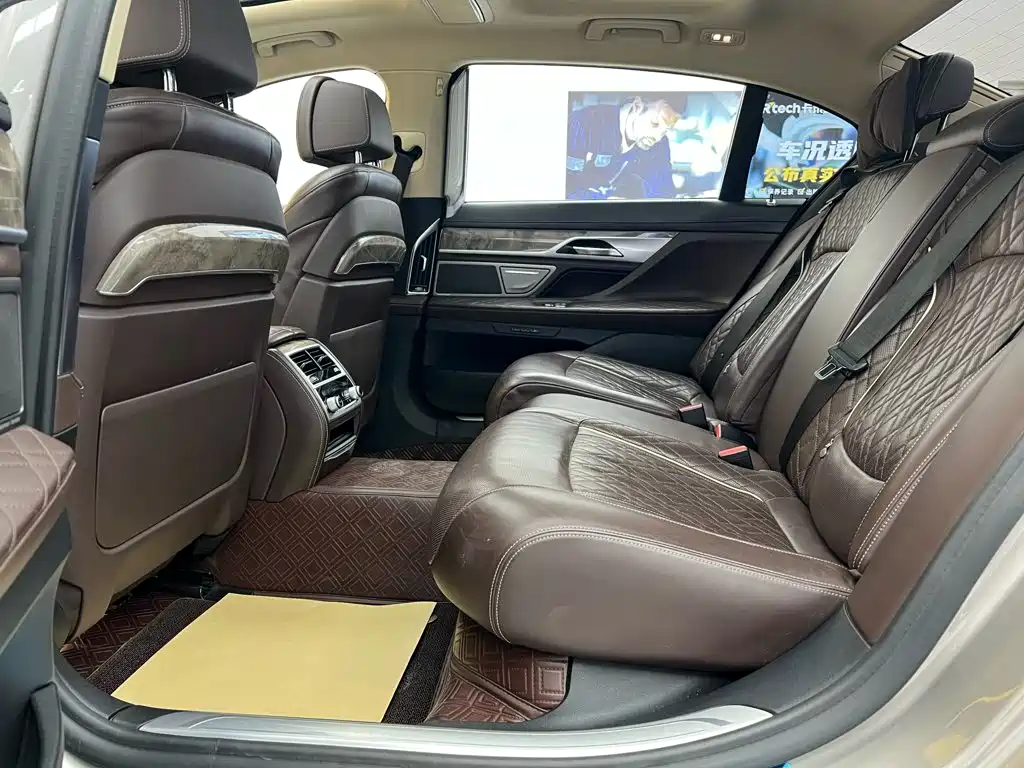 BMW 7 Series 2020 — фото 20