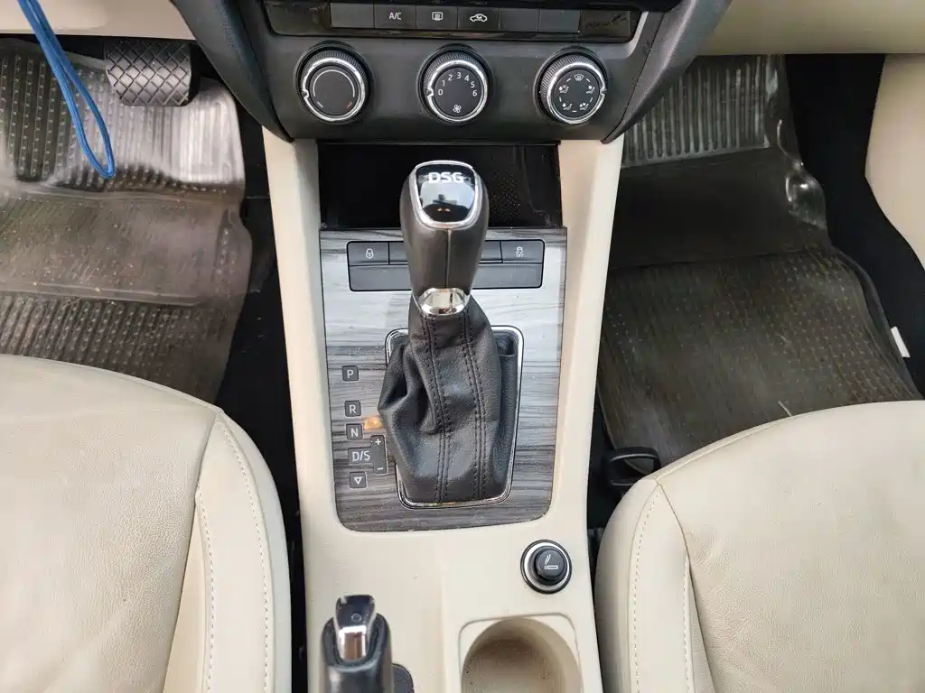 Skoda Octavia 2014 — фото 10