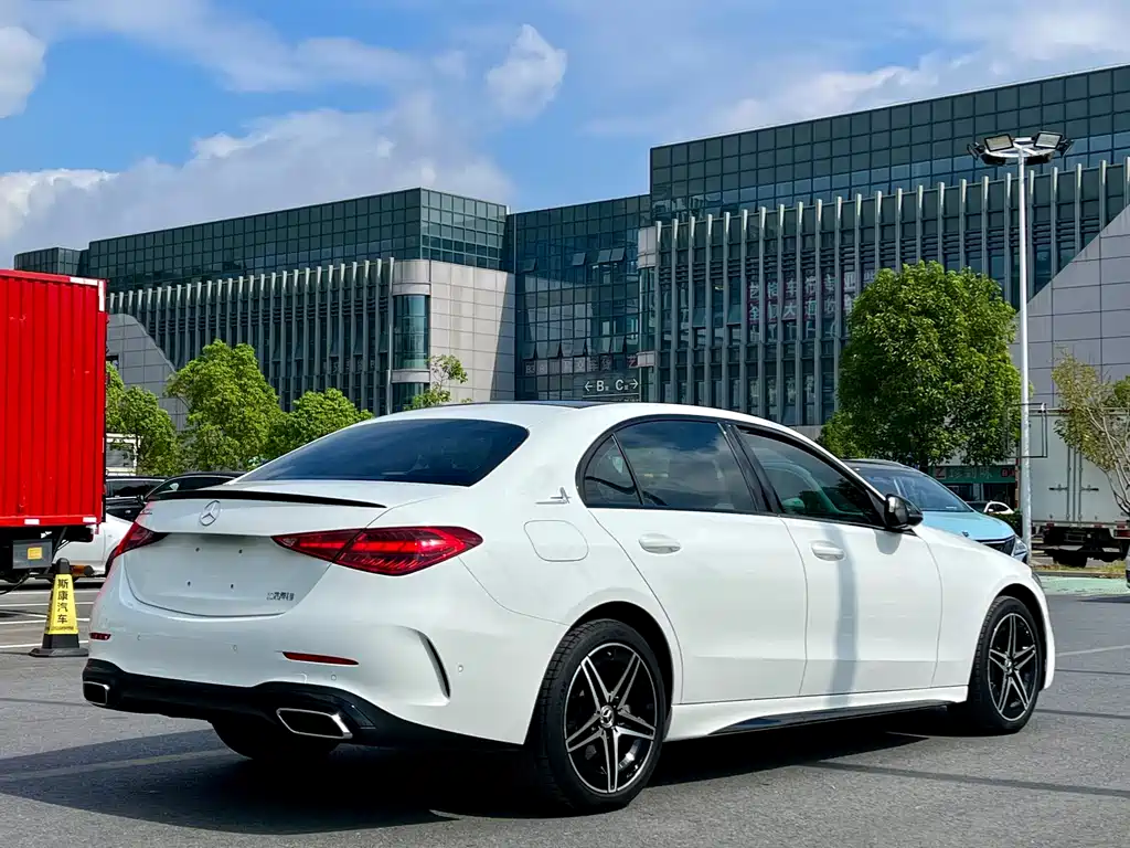 Mercedes-Benz C-Class 2024 — фото 12