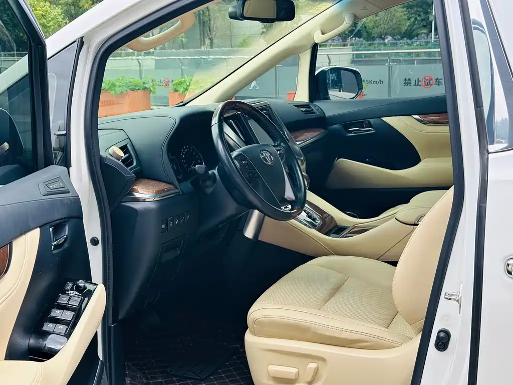 Toyota Alphard 2017 — фото 8
