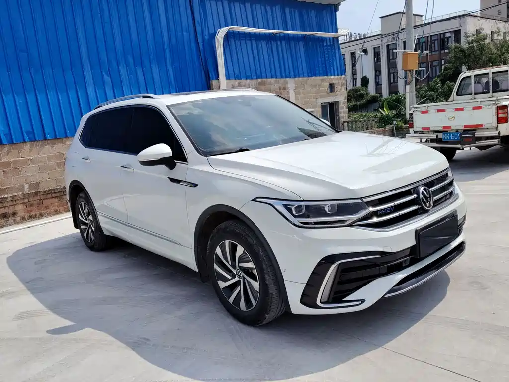Volkswagen Tiguan L 2023 — фото 3