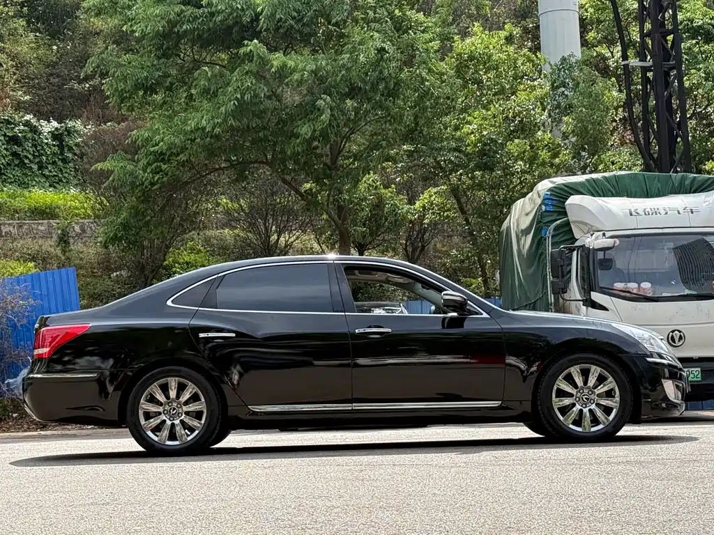 Hyundai Equus 2011 — фото 4