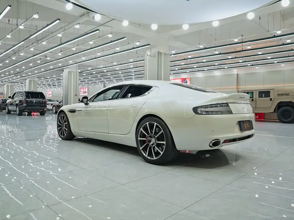 Aston Martin Rapide 2019 — фото 32