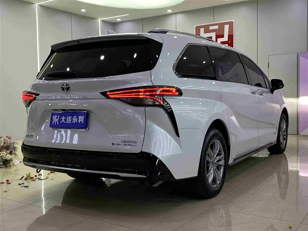 Toyota Sienna 2024 — фото 17