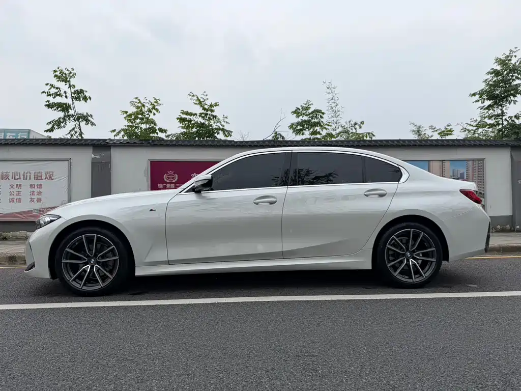 BMW 3 Series 2023