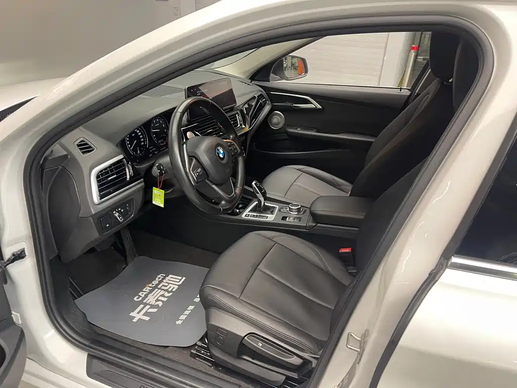 BMW 1 Series 2021 — фото 10