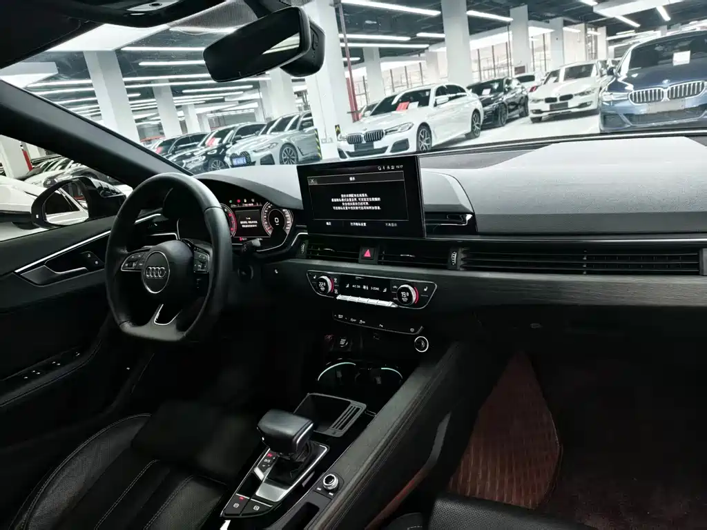 Audi A4L 2023 — фото 13