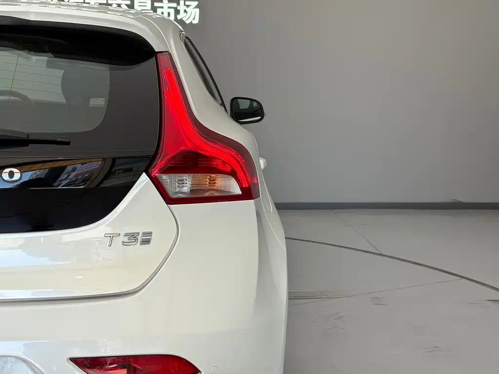 Volvo V40 2017 — фото 5