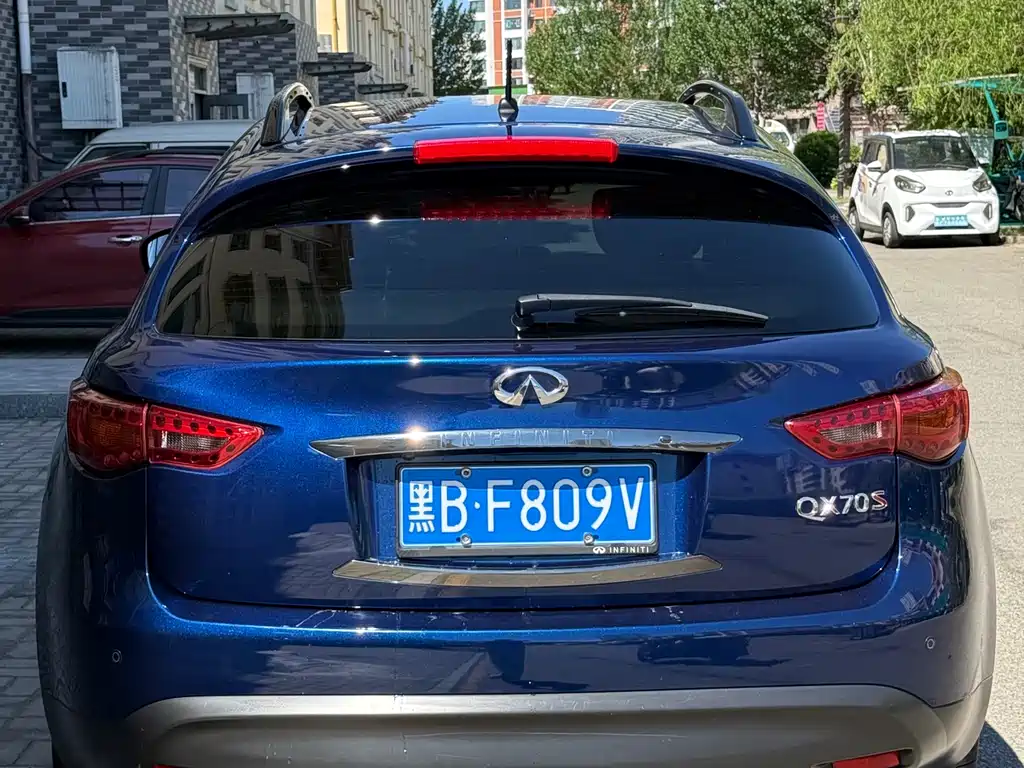 Infiniti QX70 2017 — фото 5
