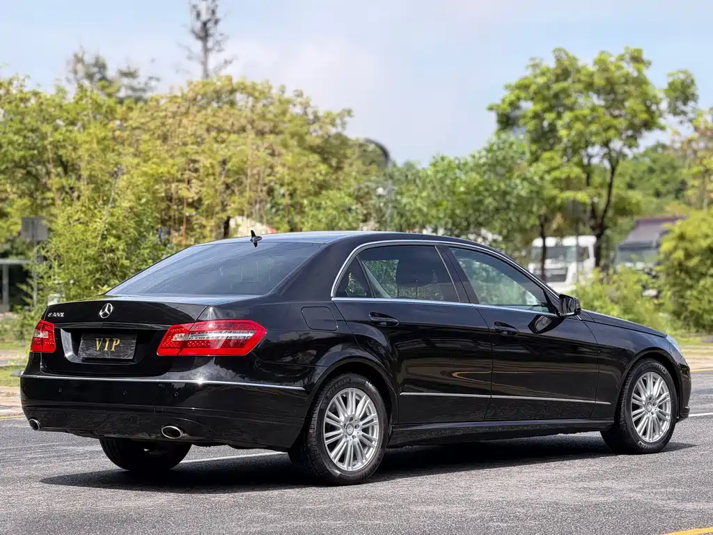 Mercedes-Benz E-Class 2012 — фото 16
