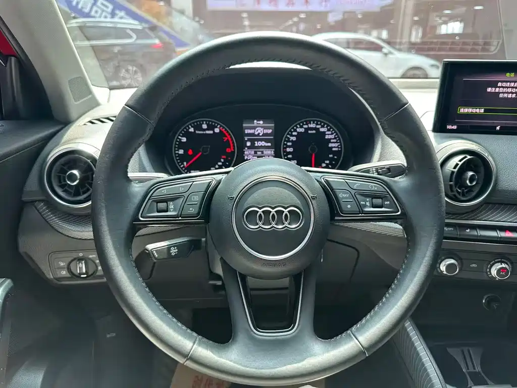 Audi Q2L 2020 — фото 11