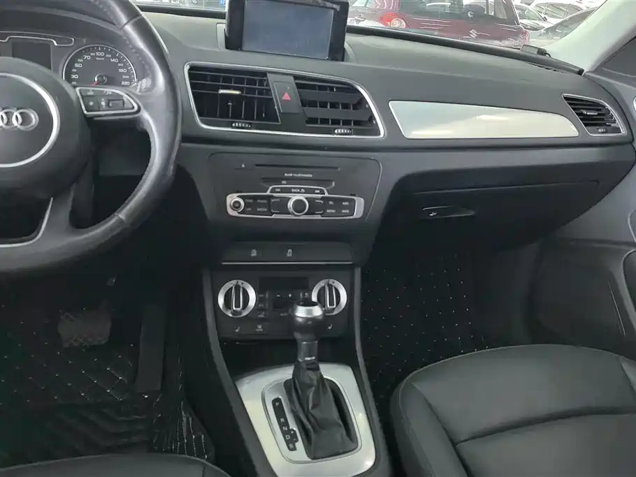 Audi Q3 2014 — фото 13