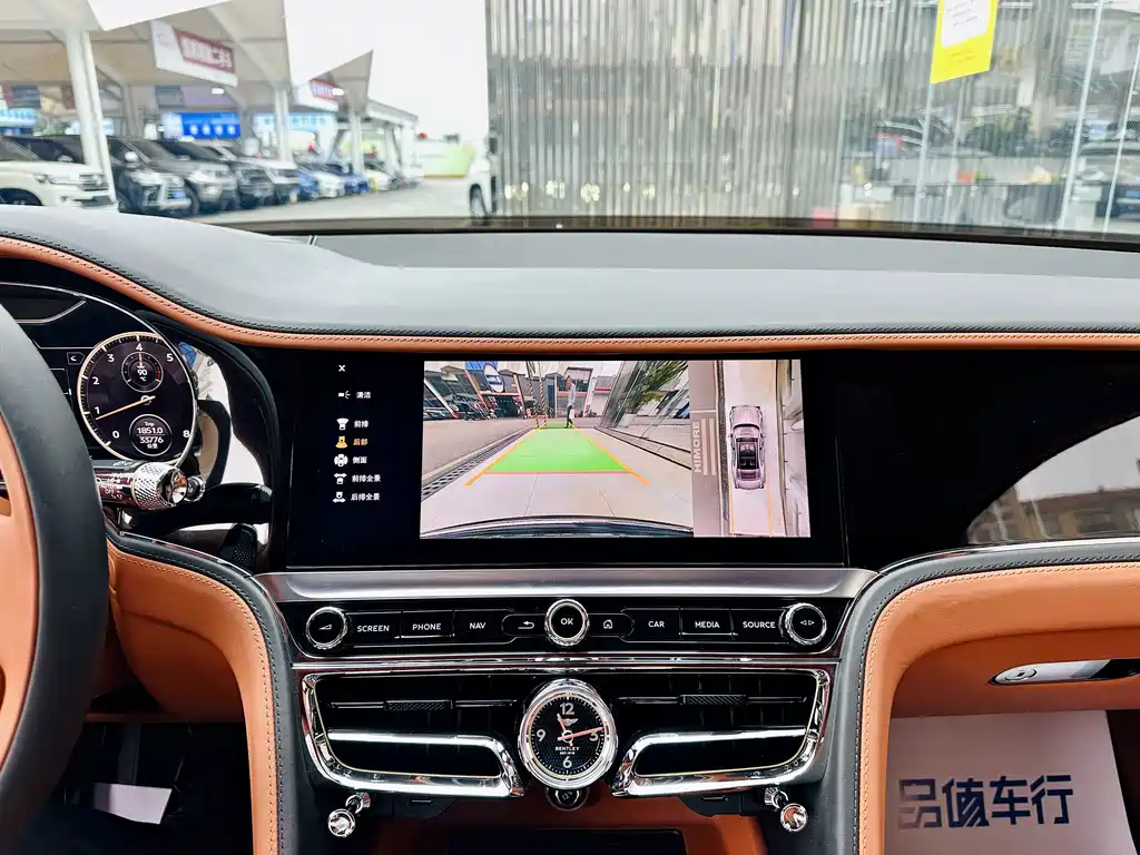 Bentley Flying Spur 2023 — фото 16