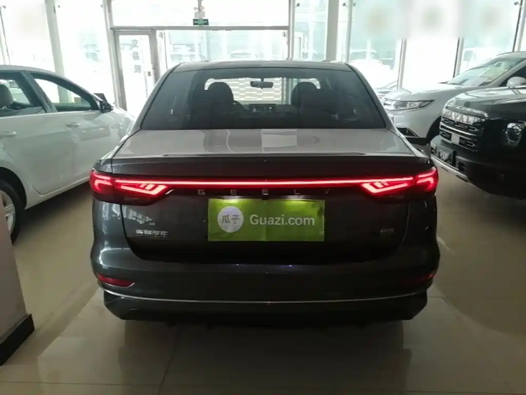 Geely Emgrand 2022
