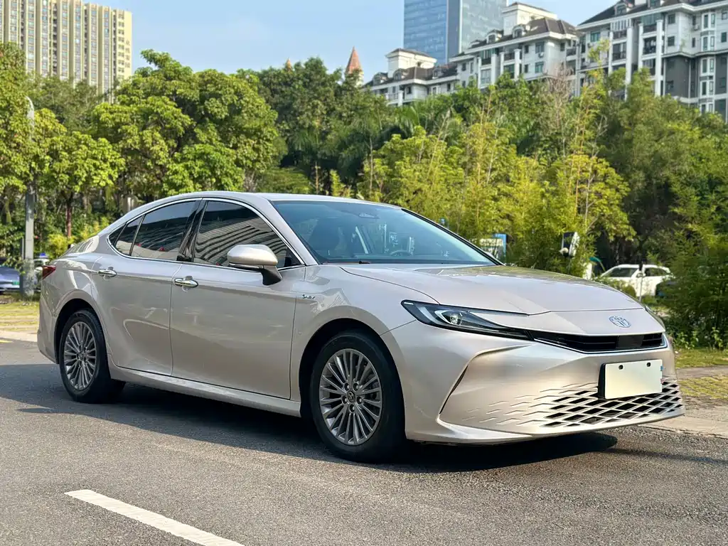 Toyota Camry 2024 — фото 3