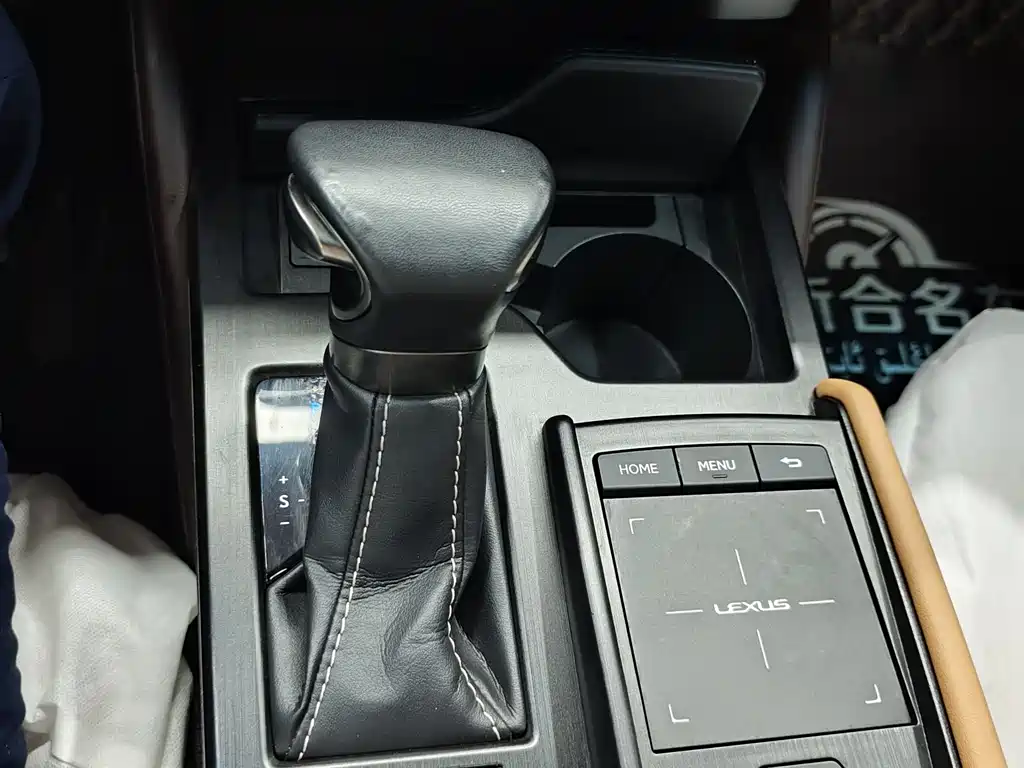 Lexus ES 2019 — фото 14