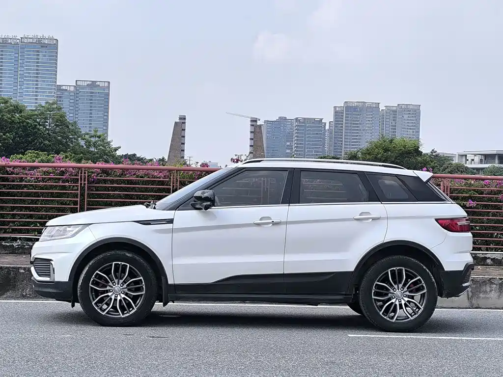Landwind X7 2018 — фото 7