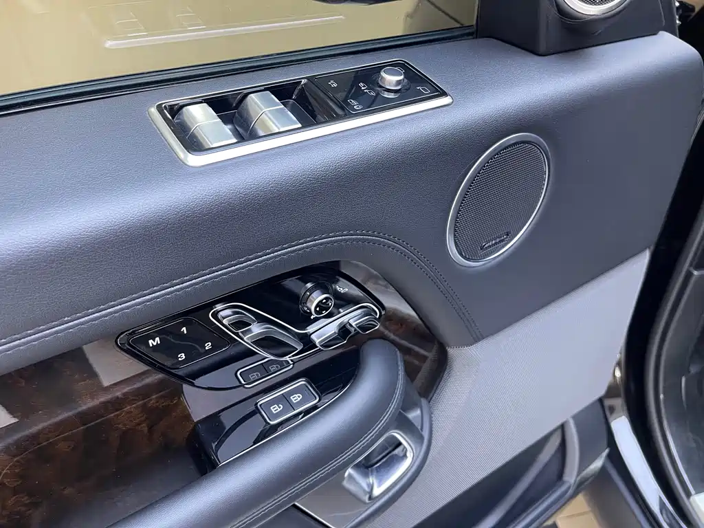 Land Rover Range Rover 2022 — фото 16