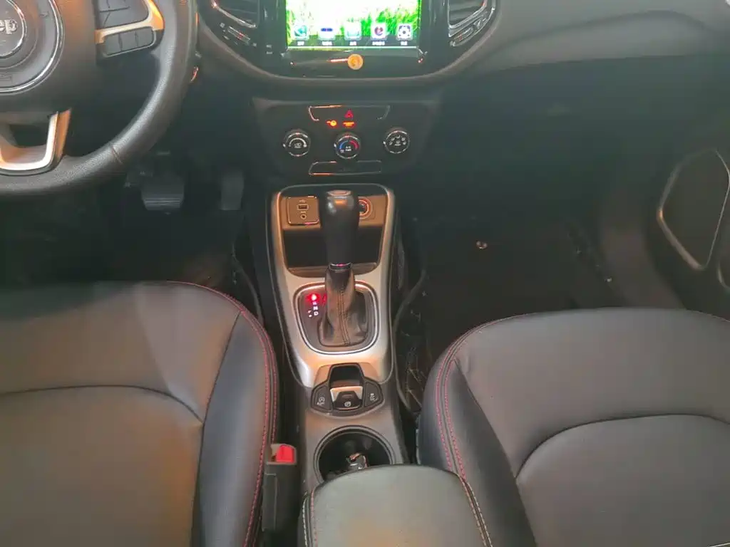 Jeep Compass 2017 — фото 14