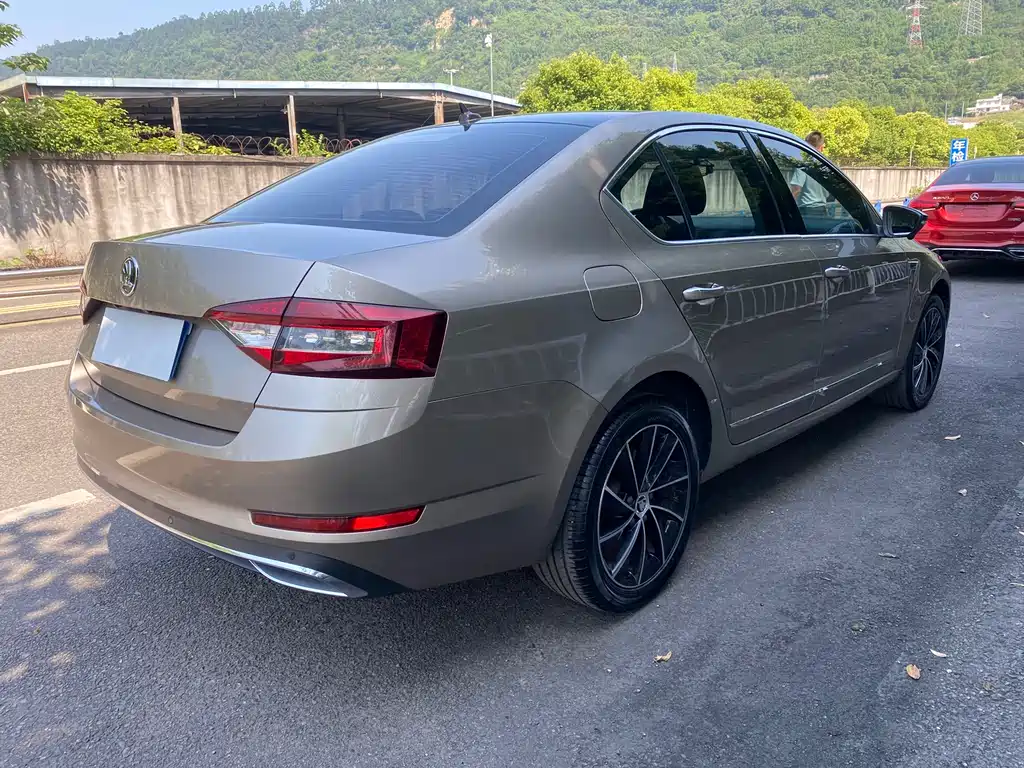 Skoda Octavia 2018 — фото 9