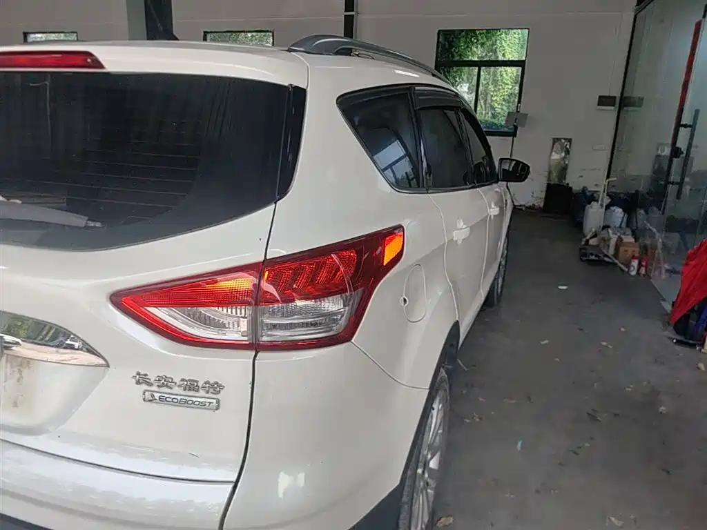 Ford Kuga 2015 — фото 8