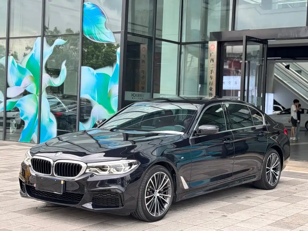 BMW 5 Series 2020 — фото 1