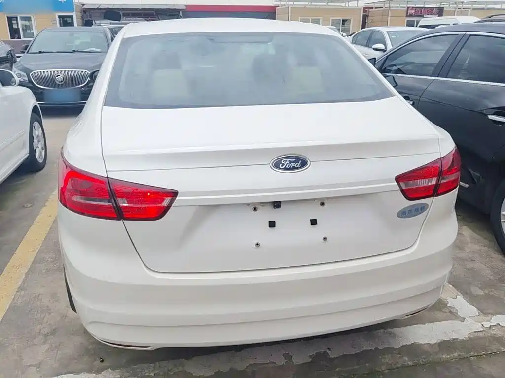 Ford Escort 2015