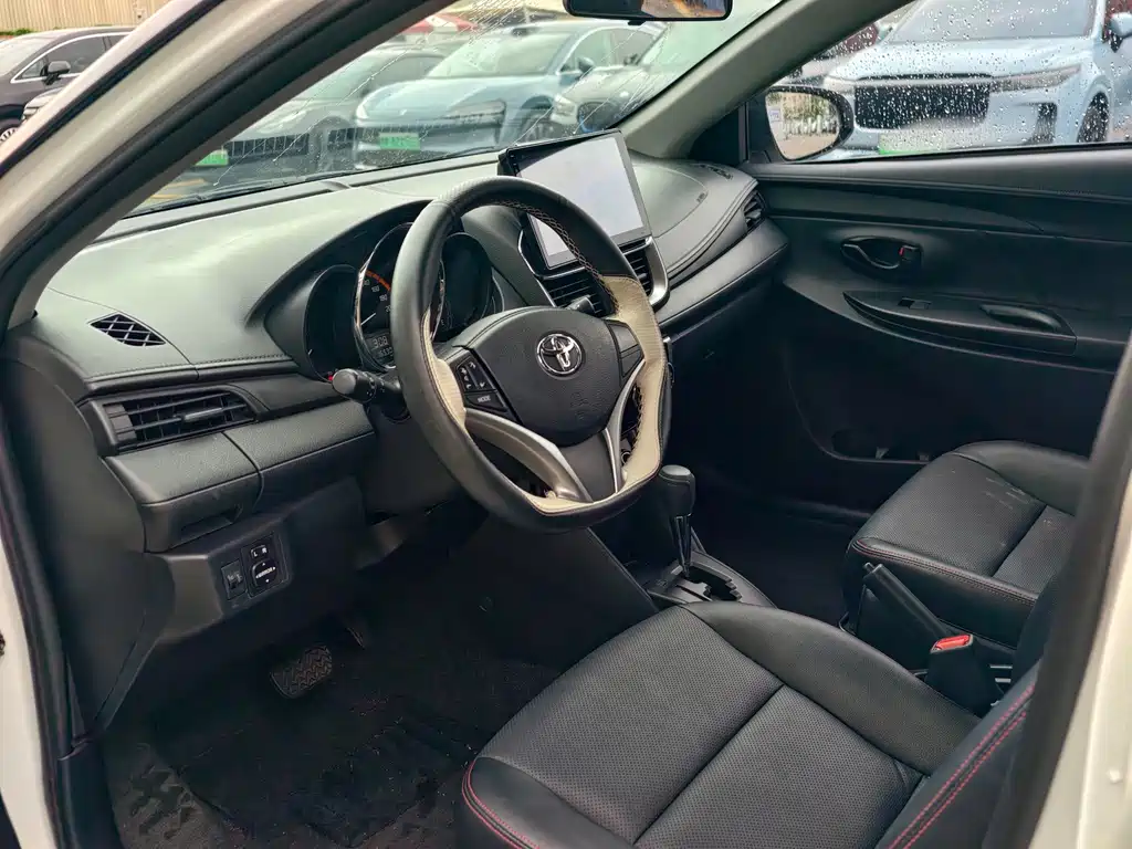 Toyota Yaris L 2022 — фото 9
