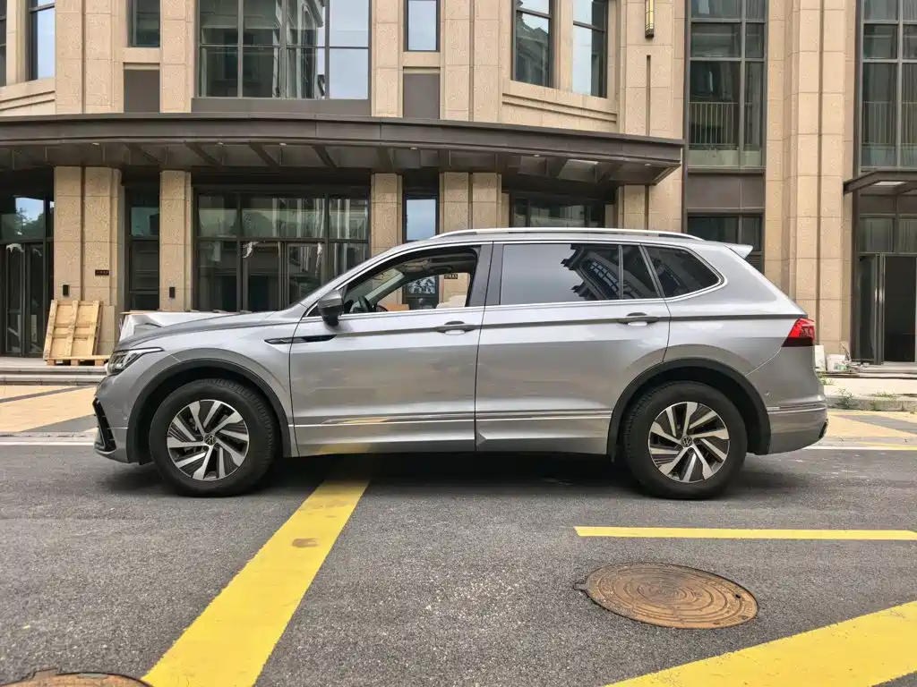 Volkswagen Tiguan L PHEV 2022 — фото 24