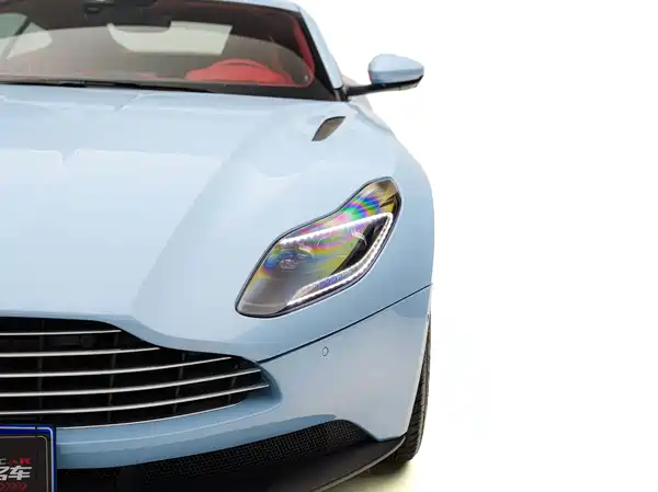 Aston Martin DB11 2021
