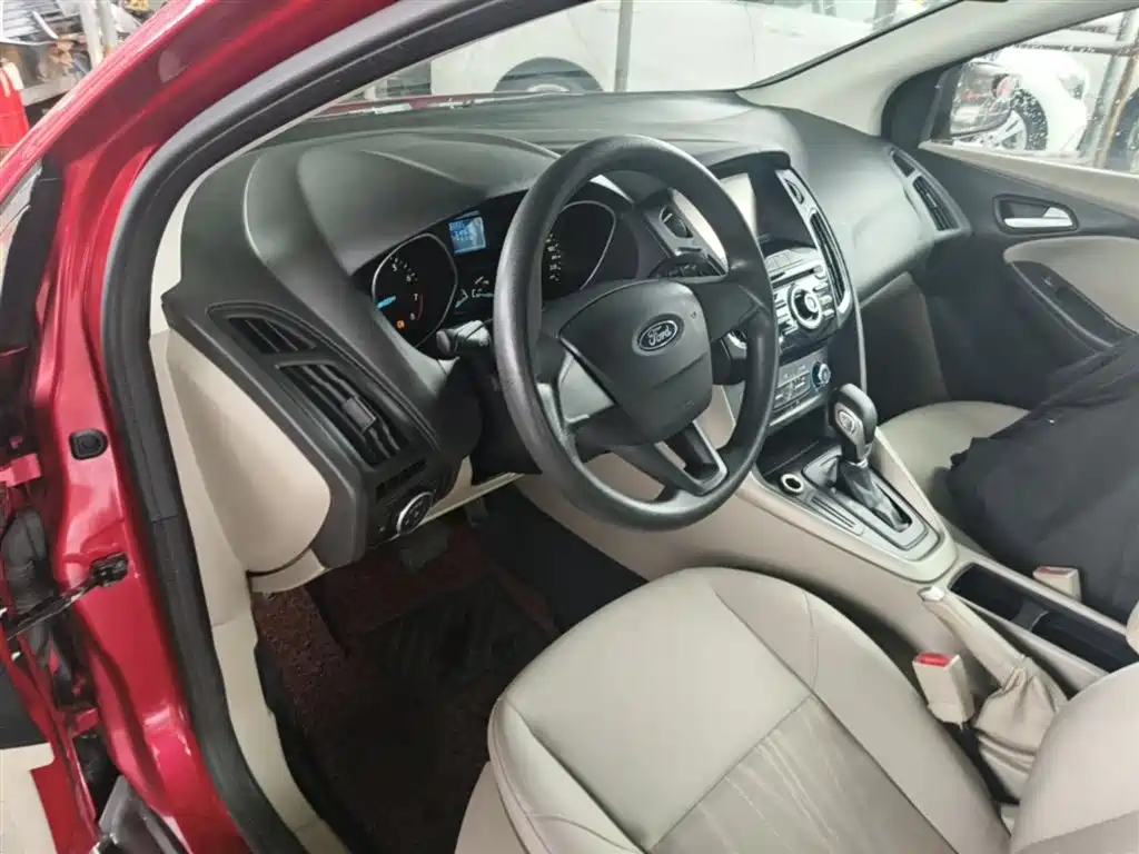Ford Focus 2016 — фото 16