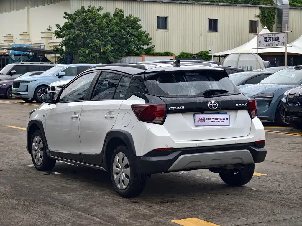 Toyota Yaris L 2022