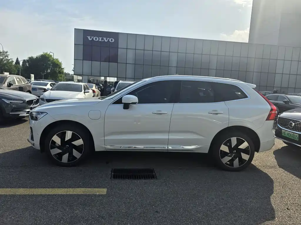 Volvo XC60 PHEV 2025 — фото 2