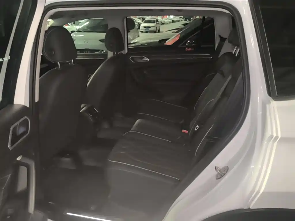Volkswagen Tiguan L 2023 — фото 17