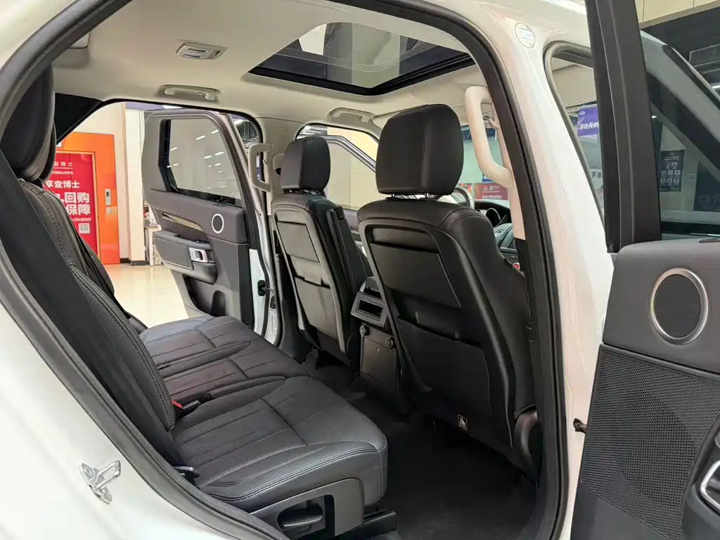 Land Rover Discovery 2019 — фото 11