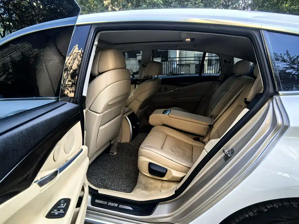 BMW 5 Series GT 2013 — фото 13