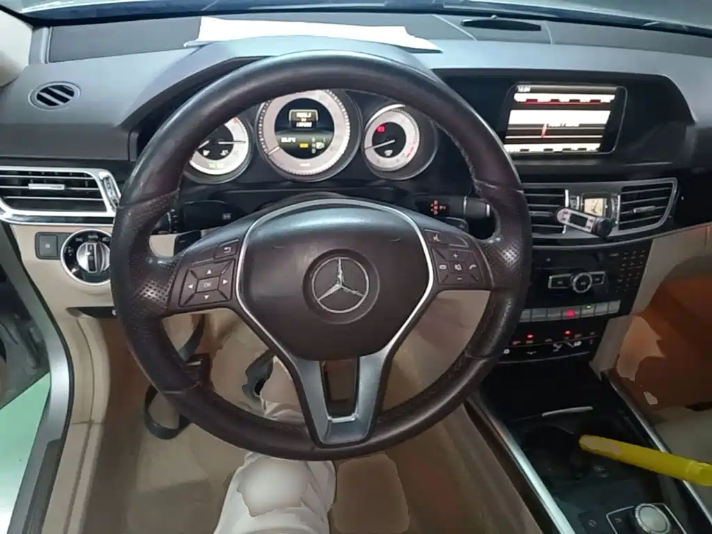 Mercedes-Benz E-Class 2015 — фото 11