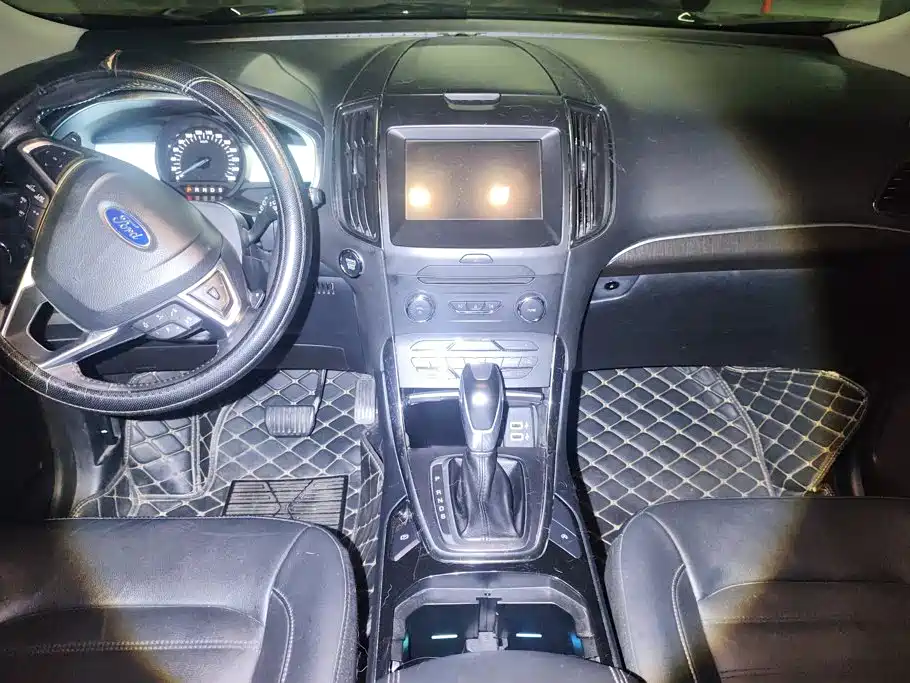 Ford Edge 2018 — фото 13