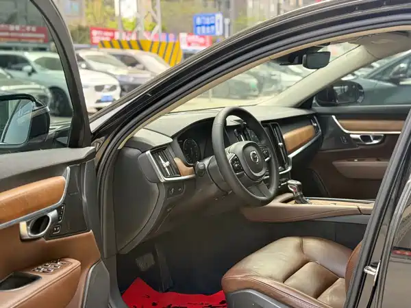 Volvo S90 2019