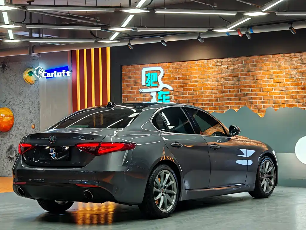 Alfa Romeo Giulia 2019 — фото 11